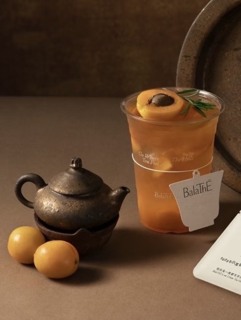 Orange fruit tea with a small teapot at BalaThÉ near Yuyuan